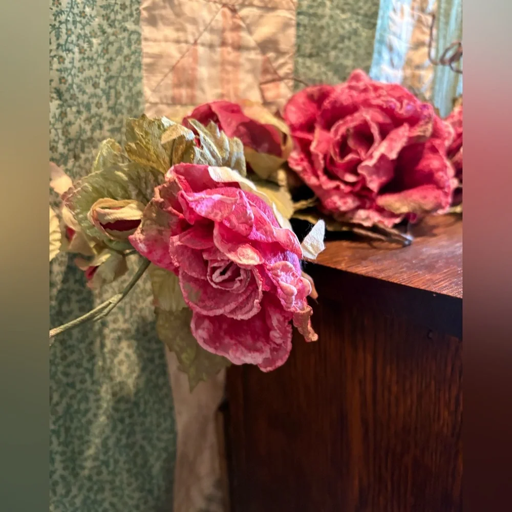 NWT Faux Garland DISTRESSED ROSES MAGNIFICENT 40” Flexible Dk Pink WEDDING BRIDE